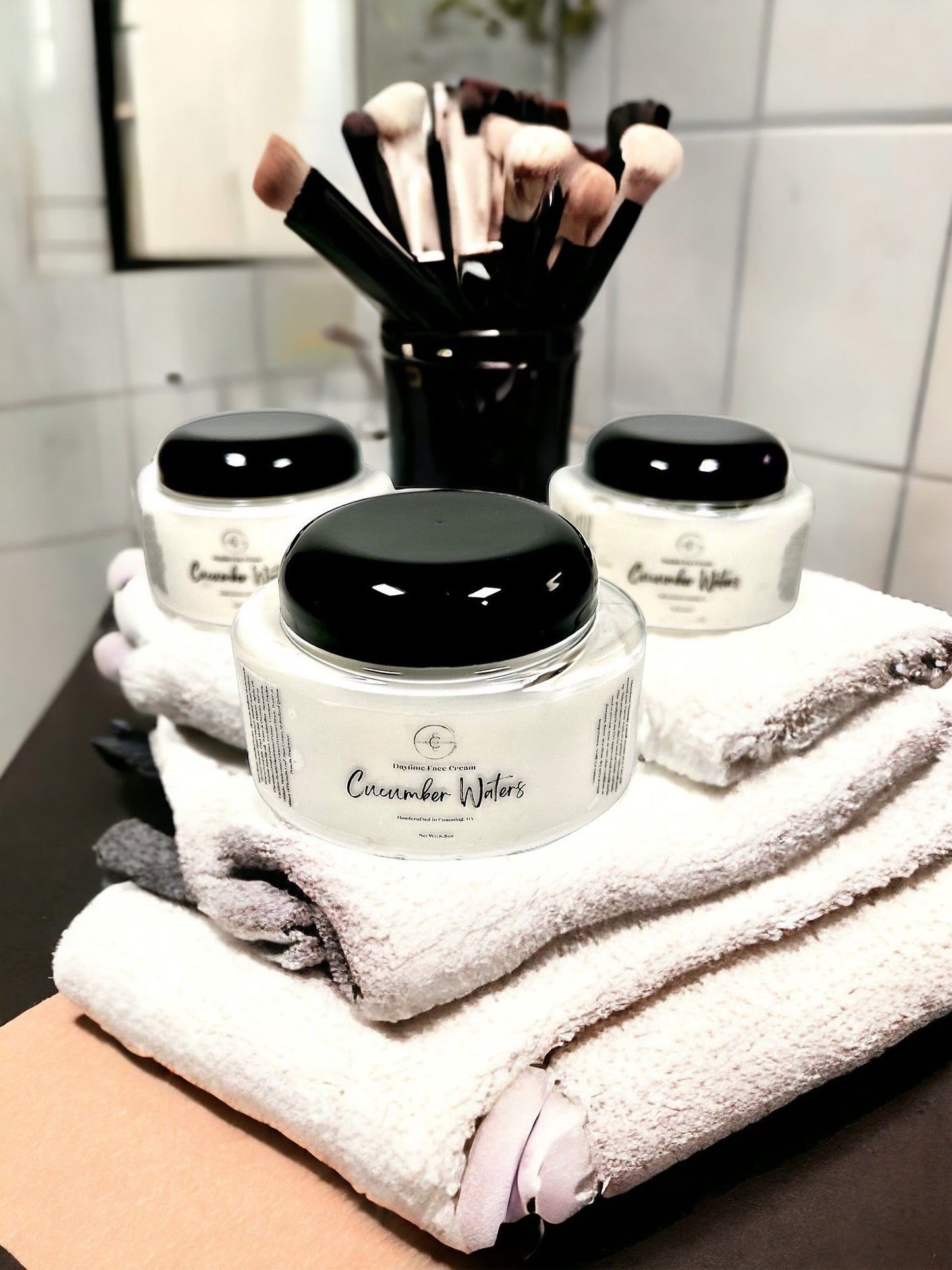 Lightweight Daytime Facial Cream with Hyaluronic Acid and Botanical Extracts